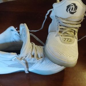 Big kid size 4.5 Addidas D Rose 773